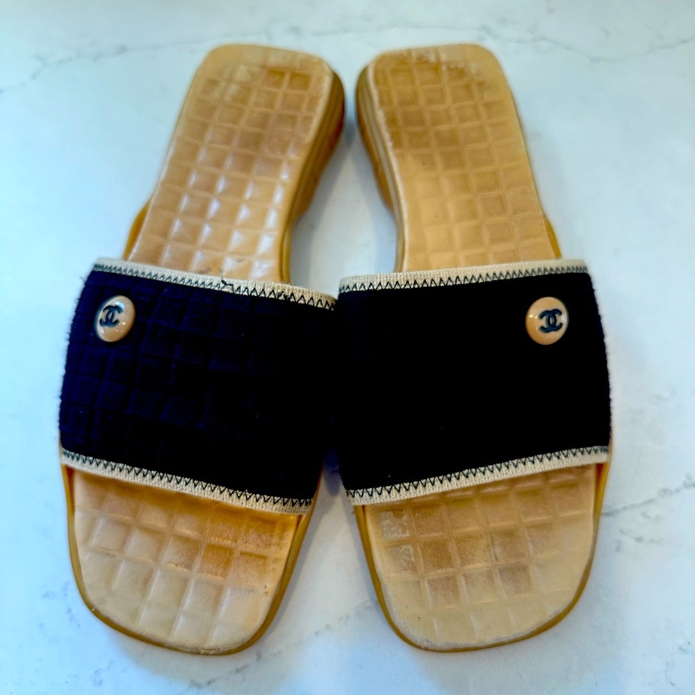 CHANEL sandals